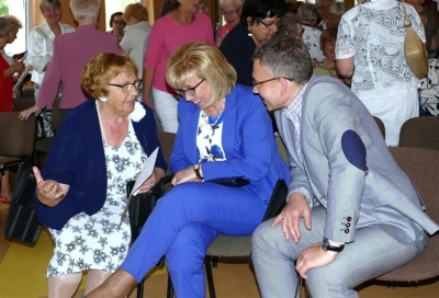 Wejherowo 2017. Statuetki Super Seniora dla studentów WUTW  YMCA – fot. Leszek Spigarski