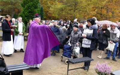 Uroczystość Wszystkich Świętych na wejherowskim cmentarzu 1.11.2017 - fot. Leszek Spigarski