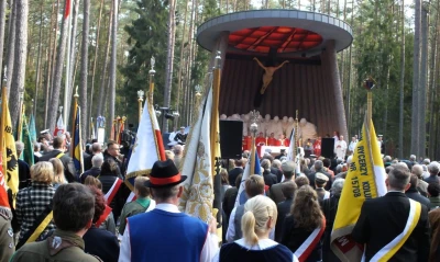 Obchody w Piaśnicy: Powstały figury więźniów Stutthofu (fot. Leszek Spigarski)