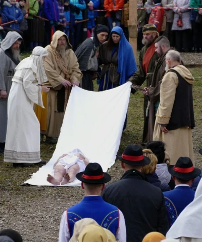 Wielki Piątek - Misterium Męki Pańskiej część II - Na Golgocie. fot. Leszek Spigarski i Marta Krawczyk