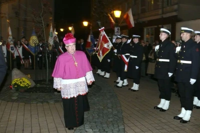 Wejherowo 2010 - montaż i poświęcenie popiersia Jana Pawła  fot. Leszek Spigarski