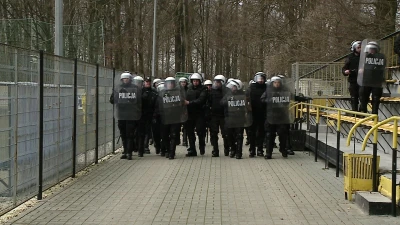 Ćwiczenia policji na stadionie Gryfa Orlex