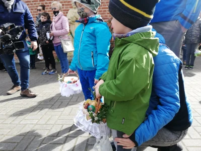 Wielka Sobota: Poświęcenie pokarmów w Wejherowie