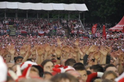 Tłumy w gdańskiej Strefie Kibica