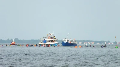 Przemaszerowali przez Zatokę Pucką