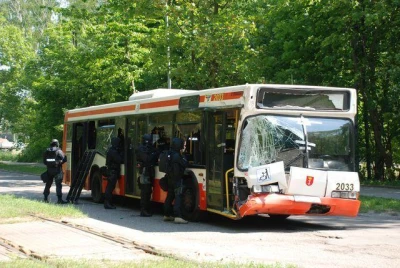 Gdańsk: Wysadzili tramwaj i porwali autobus