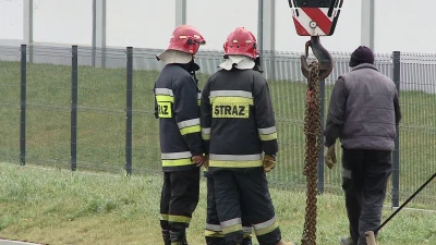 Chwiejny maszt powodem korków na krajowej szóstce