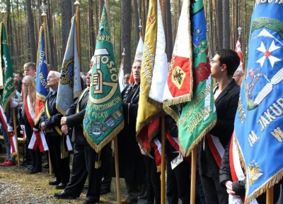 Obchody w Piaśnicy: Powstały figury więźniów Stutthofu (fot. Leszek Spigarski)