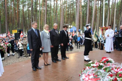 Setki osób na obchodach piaśnickich fot. Wiesława Waldowska