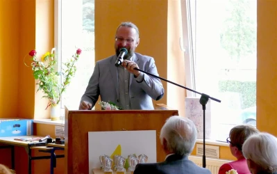 Wejherowo 2017. Statuetki Super Seniora dla studentów WUTW  YMCA – fot. Leszek Spigarski