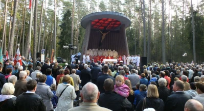 Obchody w Piaśnicy: Powstały figury więźniów Stutthofu (fot. Leszek Spigarski)