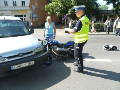 Zderzenie motocykla Suzuki z Peugeotem