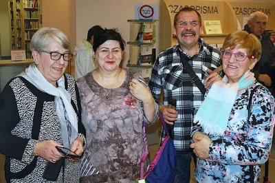 Seniorzy świętowali w bibliotece – fot. Leszek Spigarski i Krzysztof Powałka
