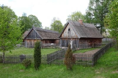 Zabudowania-zagrodnika-z-Borska-XIXw.jpg