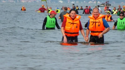 Przemaszerowali przez Zatokę Pucką