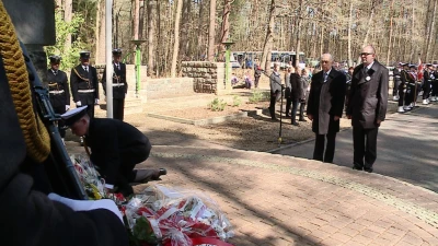 Uroczystości pod pomnikiem w Piaśnicy