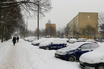 Wejherowo  - zimowa aura na osiedlowych ulicach (8.02.2017) - fot. Leszek Spigarski