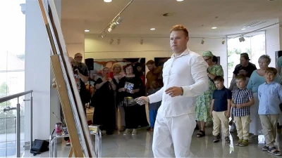 Wernisaż wystawy Denisa Chyżawskiego Panta Deus w Filharmonii Kaszubskiej