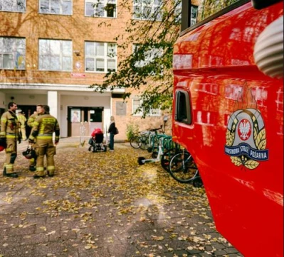 Alarm pożarowy w liceum! 330 osób ewakuowanych z budynku