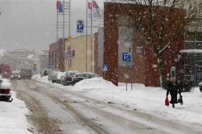 Wejherowo  - zimowa aura na osiedlowych ulicach (8.02.2017) - fot. Leszek Spigarski