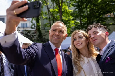 Karol Nawrocki zaprasza młodych do Juraty. W programie koncerty, sport i rozmowy o Polsce