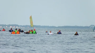 Przemaszerowali przez Zatokę Pucką