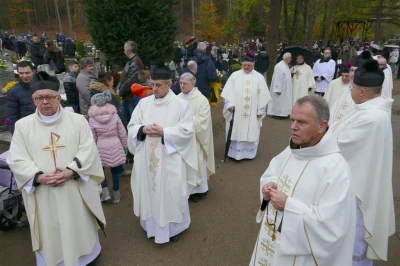 Uroczystość Wszystkich Świętych na wejherowskim cmentarzu 1.11.2017 - fot. Leszek Spigarski