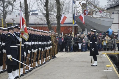 Puck: 91-lecie Polski i morza. Defilada i orędzia w porcie rybackim
