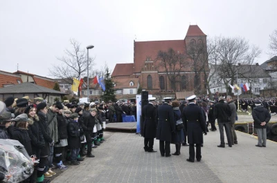 Puck: 91-lecie Polski i morza. Defilada i orędzia w porcie rybackim