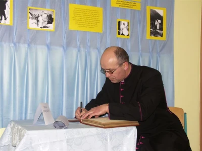 Rocznica nadania imienia Jana Pawła II Samorządowemu Gimnazjum w Bolszewie