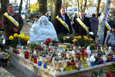 Poświęcenie Bezimiennego Grobu Dzieci Martwo Urodzonych (fot.Leszek Spigarski)
