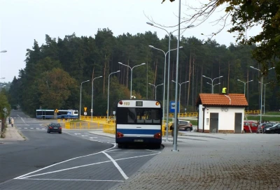 Parking przy cmentarzu w Wejherowie (fot. Leszek Spigarski)