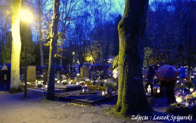 Dzień Zaduszny na starym cmentarzu, 2.11.2017, fot. Leszek Spigarski
