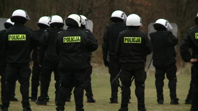 Ćwiczenia policji na stadionie Gryfa Orlex