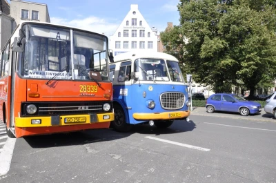 Zabytkowe autobusy na gdańskich ulicach