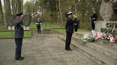 Dzień Zwycięstwa na cmentarzu w Łężycach
