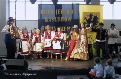 DJK Bojano 2016. Występ orkiestry OSP i zespołów KGW fot. Leszek Spigarski