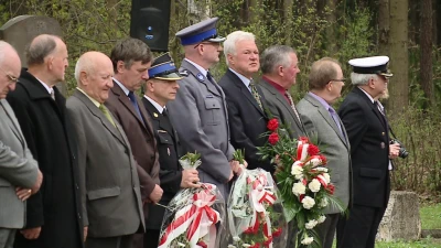 Dzień Zwycięstwa na cmentarzu w Łężycach