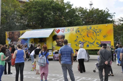 Gdynia: Wystawa w żółtej ciężarówce