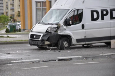 Reda: Zatrzymał się na słupie
