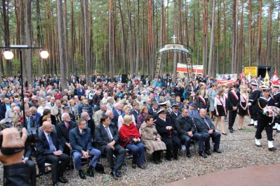 Setki osób na obchodach piaśnickich fot. Wiesława Waldowska