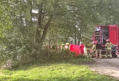 Samochód w jeziorze. Obok dryfowało ciało kobiety