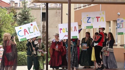 Ulicami Wejherowa przeszła parada postaci bajkowych