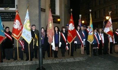 Wejherowo 2010 - montaż i poświęcenie popiersia Jana Pawła  fot. Leszek Spigarski