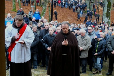 Wielki Post 2016 - Pierwsza Droga Krzyżowa na Kalwarii Wejherowskiej. fot. Leszek Spigarski