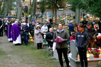 Dzień Zaduszny - nabożeństwo na starym cmentarzu w Wejherowo