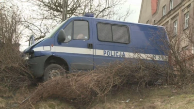 Władysławowo: Radiowóz zepchnął auto