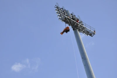 Ratowali na wysokości 45 metrów