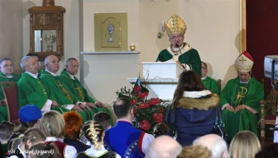 Luzino – 15-lecie parafii Matki Bożej Różańcowej, poświęcenie dzwonów – fot. Leszek Spigarski