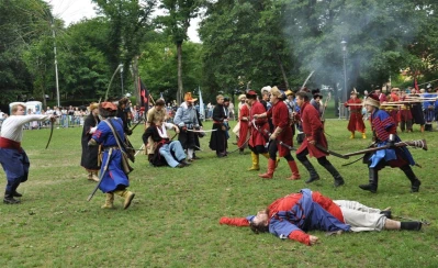 Rekonstrukcja historyczna 2016. Atak na taborowy wóz kupiecki fot. Leszek Spigarski